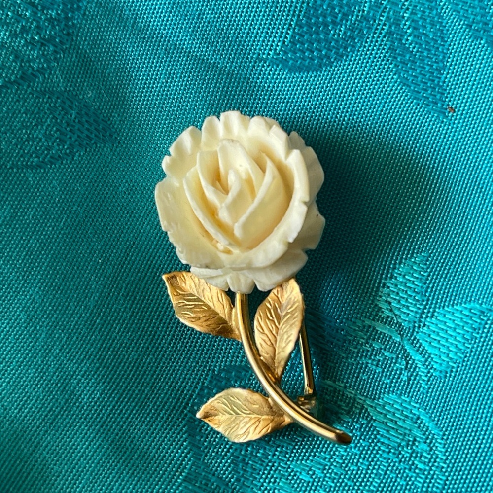 14k Brooch with a White Carved Bone Rose Flower